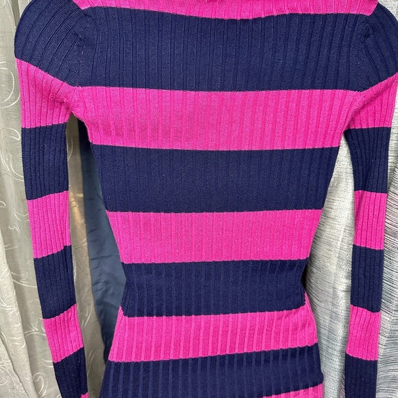 Poof! Juniors Women’s V-Neck Sweater Blouse~Pink & Navy Blue Striped Size SM - Picture 5 of 9
